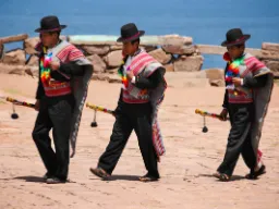 Folklor nad jeziorem Titicaca Folklor nad jeziorem Titicaca
