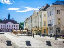 Ratusz w Tartu, Estonia, widziany z Rynku Ratusz w Tartu, Estonia, widziany z Rynku