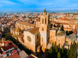 Katedra w Tarragonie (Catedral de Santa Tecla) z ośmiokątną dzwonnicą Katedra w Tarragonie (Catedral de Santa Tecla) z ośmiokątną dzwonnicą
