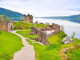 Ruiny zamku Urquhart nad Loch Ness