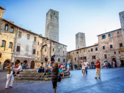 Plac z wieżami w San Gimignano Plac z wieżami w San Gimignano