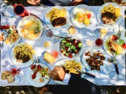 Zanurzymy się również w ekscytującej greckiej kuchni Zanurzymy się również w ekscytującej greckiej kuchni