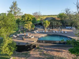 Obszar basenu jest gotowy Obszar basenu jest gotowy