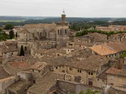 Miasto Uzès słynie ze średniowiecznego centrum, wąskich uliczek i urokliwych placów