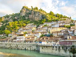 Berat – gdzie domy wspinają się po zboczu góry Berat – gdzie domy wspinają się po zboczu góry