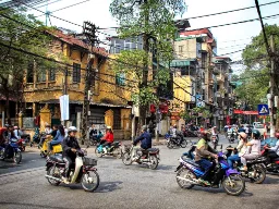 Ruch uliczny w Hanoi jest żywy Ruch uliczny w Hanoi jest żywy