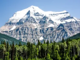 Mount Robson w Parku Narodowym Jasper Mount Robson w Parku Narodowym Jasper