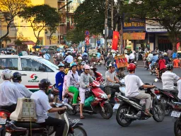Ruch uliczny w Ho Chi Minh City to prawdziwe przeżycie Ruch uliczny w Ho Chi Minh City to prawdziwe przeżycie