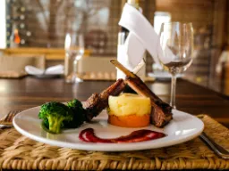 Smaczne jedzenie w Mantobeni Honeyguide Camp