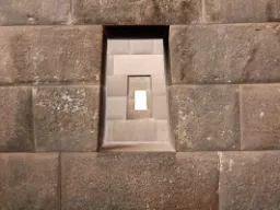 Qorikancha w Cusco – świątynia słońca Inków z mistrzowską kamieniarką Qorikancha w Cusco – świątynia słońca Inków z mistrzowską kamieniarką