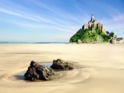 Mont-Saint-Michel przy odpływie Mont-Saint-Michel przy odpływie