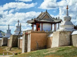 Klasztor Erdene Zuu w Karakorum, Mongolia – najstarszy klasztor buddyjski w kraju Klasztor Erdene Zuu w Karakorum, Mongolia – najstarszy klasztor buddyjski w kraju