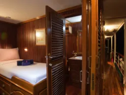 Kabina z łazienką i toaletą Kabina z łazienką i toaletą