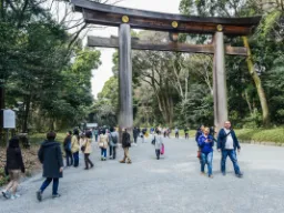 Wejście do świątyni shintoistycznej Meiji Jingu Wejście do świątyni shintoistycznej Meiji Jingu