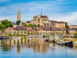 Auxerre, dumne miasto nad rzeką Yonne