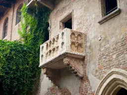 Słynny balkon Romea i Julii w Weronie Słynny balkon Romea i Julii w Weronie