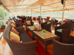 Wnętrze statku z miękkimi poduszkami Wnętrze statku z miękkimi poduszkami