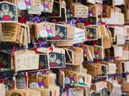 Modlitwy w świątyni w Parku Ueno, Tokio