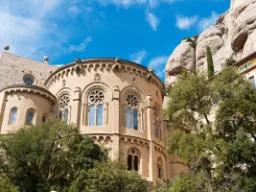 Według legendy św. Jerzy walczył tu ze smokiem w Montblanc Według legendy św. Jerzy walczył tu ze smokiem w Montblanc