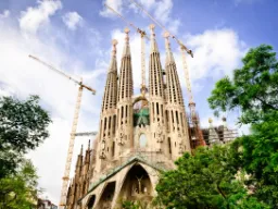 Niedokończone arcydzieło Gaudíego jest nadal w budowie po 140 latach Niedokończone arcydzieło Gaudíego jest nadal w budowie po 140 latach