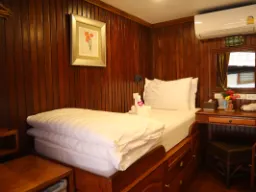 Kabina z dwoma łóżkami i klimatyzacją Kabina z dwoma łóżkami i klimatyzacją