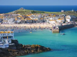 St Ives – urocze miasteczko nadmorskie ze złotymi plażami, czystą wodą i tętniącym życiem portem St Ives – urocze miasteczko nadmorskie ze złotymi plażami, czystą wodą i tętniącym życiem portem