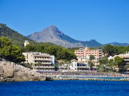 Zaludniona plaża w Paguera Zaludniona plaża w Paguera