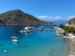 Zatoka z plażą w nadmorskim miasteczku Vivari Zatoka z plażą w nadmorskim miasteczku Vivari