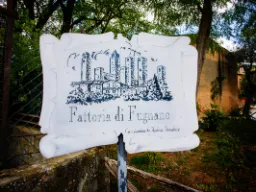 Przy wejściu do Fattoria Di Fugnano Przy wejściu do Fattoria Di Fugnano