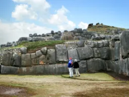 Sacsayhuamán – imponujące mury Inków w Cusco Sacsayhuamán – imponujące mury Inków w Cusco