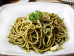 Pasta z pesto i odrobiną zielonego Pasta z pesto i odrobiną zielonego