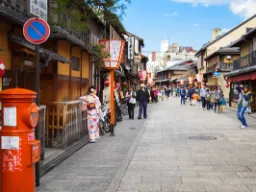 W urokliwej dzielnicy gejsz Gion W urokliwej dzielnicy gejsz Gion