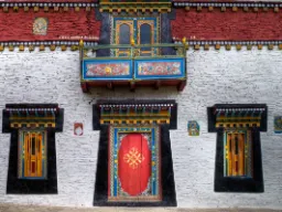 Budynek w stylu tybetańskim w Sikkimie Budynek w stylu tybetańskim w Sikkimie