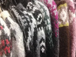 Pyszne islandzkie swetry na sprzedaż Pyszne islandzkie swetry na sprzedaż