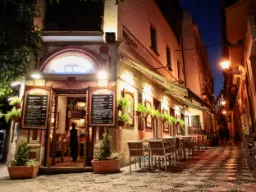 Legendarna żydowska dzielnica Barrio Santa Cruz w Sewilli