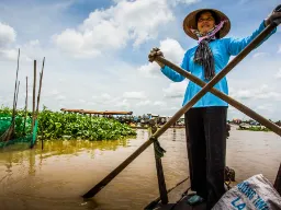 Na rzece w bujnej delcie Mekongu Na rzece w bujnej delcie Mekongu