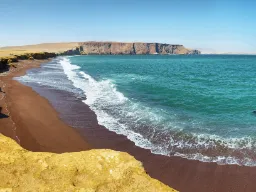 Czerwona plaża w rezerwacie narodowym Paracas Czerwona plaża w rezerwacie narodowym Paracas