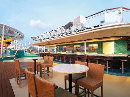 Bar przy basenie na Norwegian Epic Bar przy basenie na Norwegian Epic