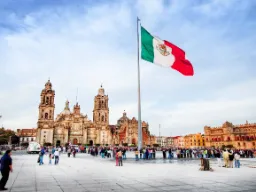 Plac Konstytucji (Zócalo) w Meksyku z Katedrą Metropolitalną w tle – największą w obu Amerykach Plac Konstytucji (Zócalo) w Meksyku z Katedrą Metropolitalną w tle – największą w obu Amerykach