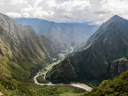 Żyzna dolina Urubamba, znana również jako Święta Dolina Żyzna dolina Urubamba, znana również jako Święta Dolina