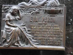 Tablica pamiątkowa Ewy Perón (Evita) na cmentarzu Recoleta w Buenos Aires