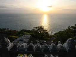 Wschód słońca przy świątyni Hyangiram