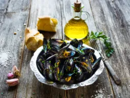 Widać wyraźny wpływ kuchni śródziemnomorskiej Widać wyraźny wpływ kuchni śródziemnomorskiej