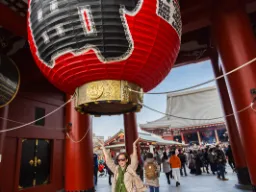 Świątynia Asakusa Kannon jest uważana za starszą niż Tokio