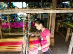 Tkactwo jedwabiu w Phnom Penh Tkactwo jedwabiu w Phnom Penh