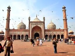 Meczet Jama jest jednym z największych i najpiękniejszych w Indiach Meczet Jama jest jednym z największych i najpiękniejszych w Indiach