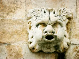Kamienna maska na fontannie Onofrio w Dubrowniku, wzniesionej w 1438 Kamienna maska na fontannie Onofrio w Dubrowniku, wzniesionej w 1438