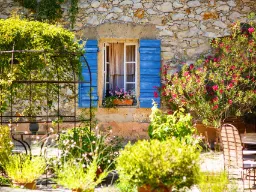 Typowy stary dom w Aix-en-Provence
