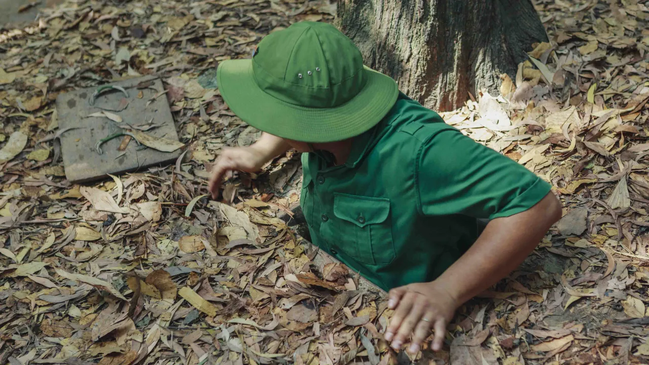 Wejście do zabytkowych tuneli Cu Chi w pobliżu Ho Chi Minh Wejście do zabytkowych tuneli Cu Chi w pobliżu Ho Chi Minh