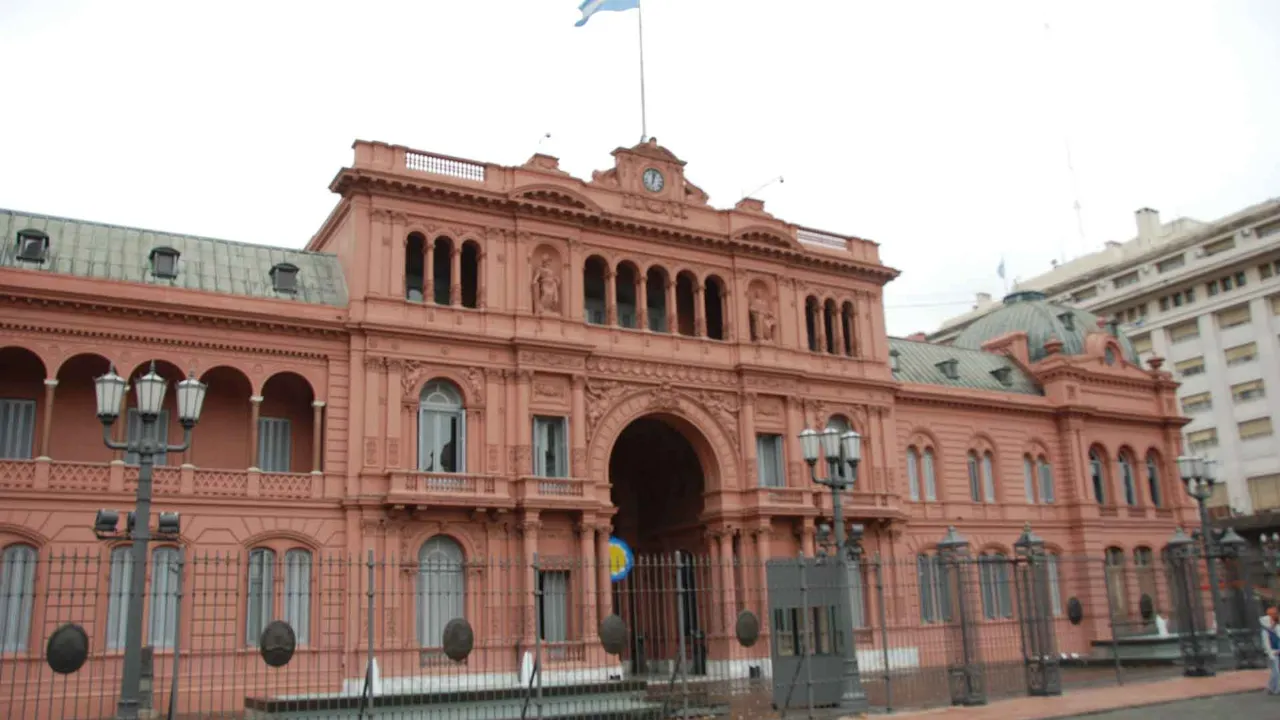 La Casa Rosada, pałac prezydencki w Buenos Aires, gdzie Eva Perón wygłaszała przemówienia z centralnego balkonu La Casa Rosada, pałac prezydencki w Buenos Aires, gdzie Eva Perón wygłaszała przemówienia z centralnego balkonu